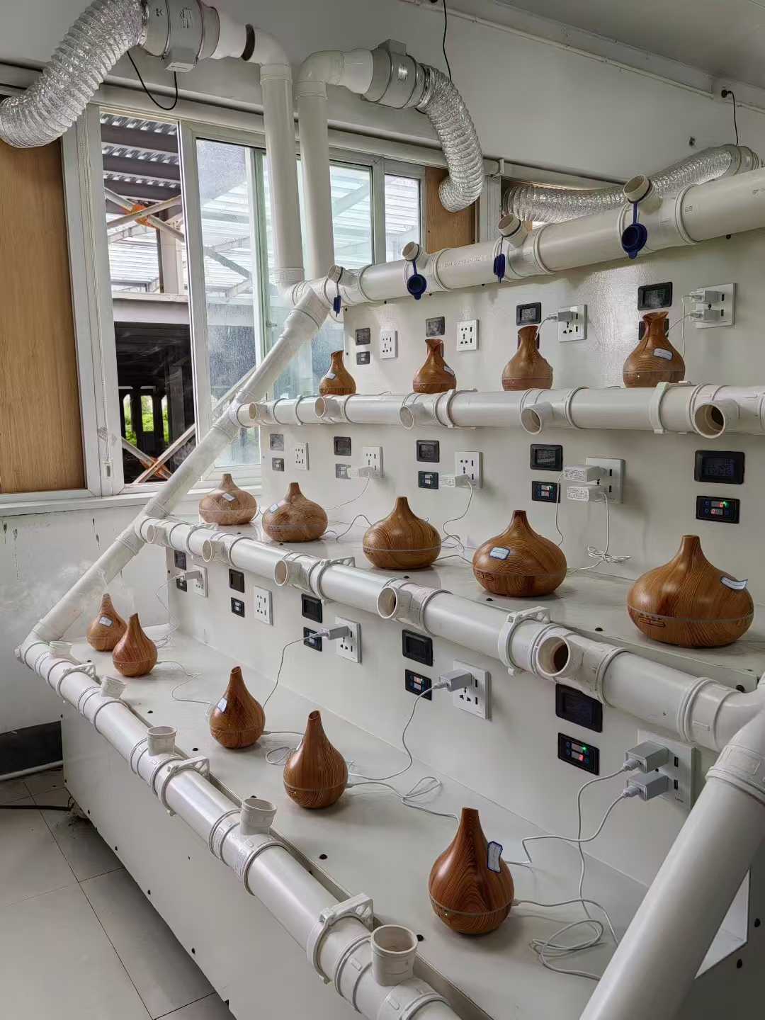 It-test tat-tixjiħ għad-diffużur tal-aroma tal-injam għadu għaddej